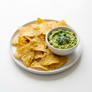 Nachos Con Guacamole