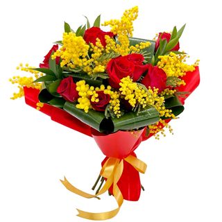 Mimoze si trandafiri rosii in buchet