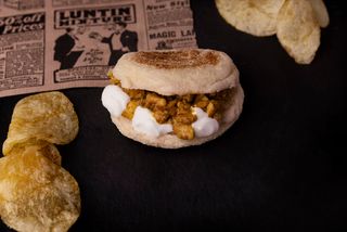 59 Minita De Pollo Tandori Con Salsa César