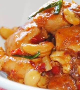 47. Pollo Con Salsa Picante