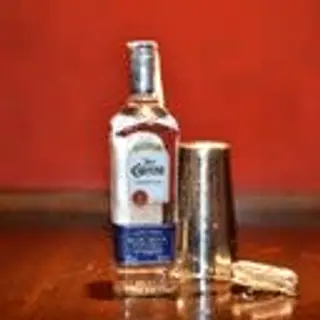 1 botella de tequila Cuervo