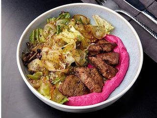 Салат с курячою печінкою та грушею (300г)