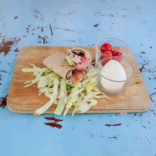 Piada Crudo e mozzarella