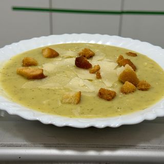 Crema de Calabacín con Escamas de Parmesano