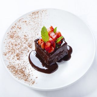 Brownie de Chocolate Fit com Morangos