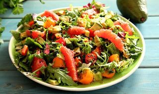 Sałatka wegetariańska z Fetą i Camembertem