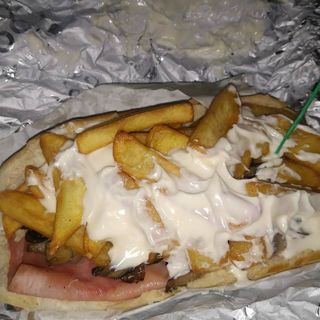 Panino con prosciutto cotto, formaggio e patate