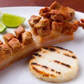 Chicharrón Con Arepa