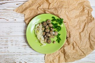 Гриби мариновані з цибулею (150г)