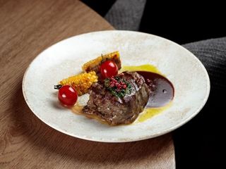 Філе міньйон яловичий з соусом Black Pepper (250g)