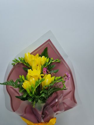 buchet 5 frezii galbene