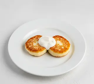 Сирники з родзинками та сметаною (220г)