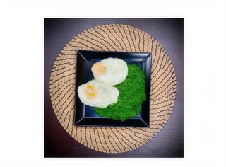 Spanac cu oua ochiuri