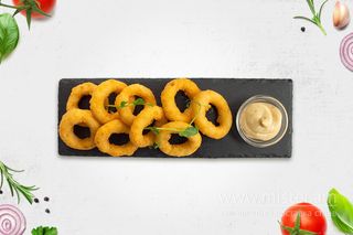 Цибулеві кільця з соусом цезар