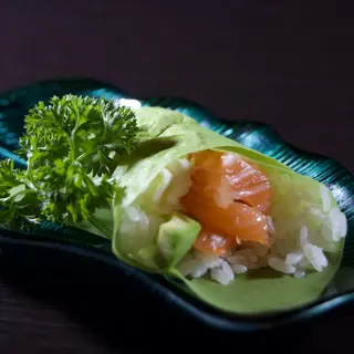 115. Temaki salmon cheese