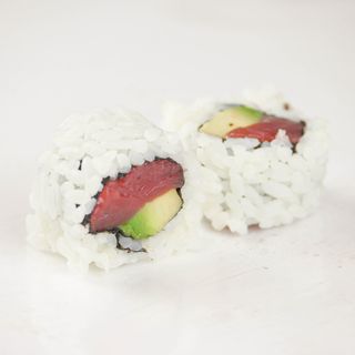 uramaki de atun y aguacate 8U
