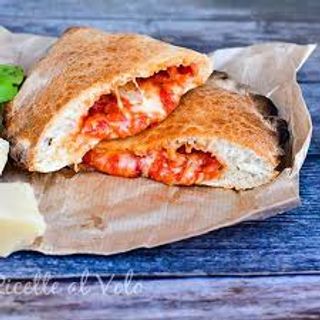 Calzone forno pomodoro