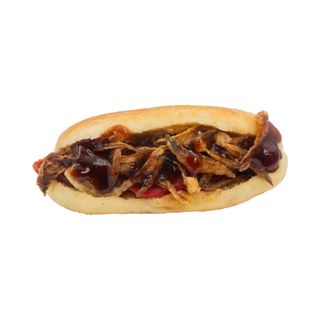  7. Hot dog, sauce barbecue, oignons frits 