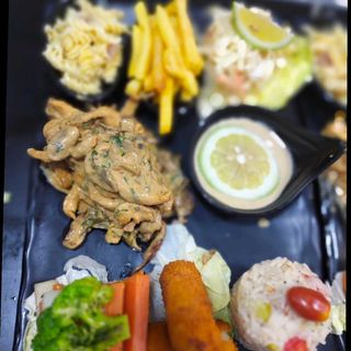 Plats ÉMINCÉ DE POULET AUX CHAMPIGNON