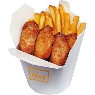 Chicken Wings z frytkami 4 szt.