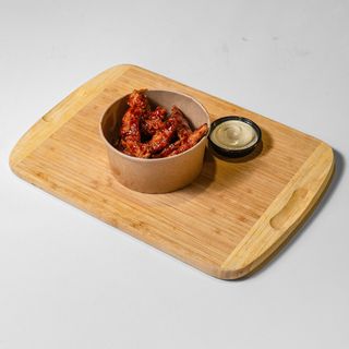 Bucați cripsy pui amestecate in sos