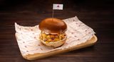 Бургер з подвійною яловичиною та сиром