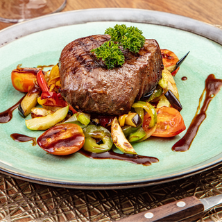 Стейк из телятины с овощами ВОК (250 гр)