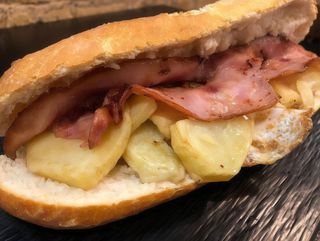 Bocadillo De Lomo Bacon Y Patatas