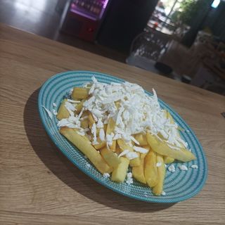 пържени картофи със сирене