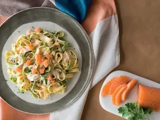 Paglia e fieno al salmone