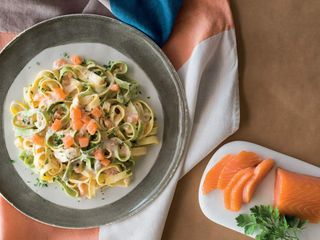 Paglia e fieno al salmone