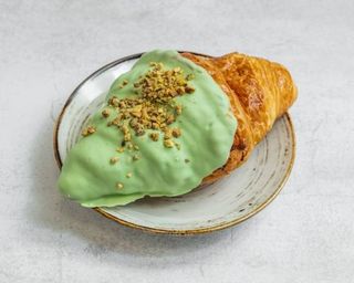 Croissant pistacjowy