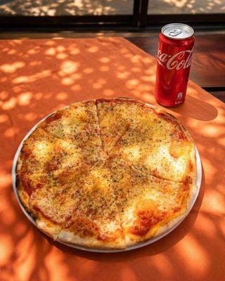 Pizza Margarita + Coca Cola 0,33