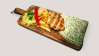 Meniu piept de pui, cartofi prajiti, salata de varza