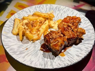 ХРУСТКІ РЕБРА BBQ З КАРТОПЛЯНИМИ ДІПАМИ (350g)