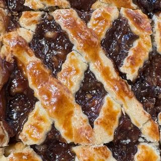 Crostata cu gem de prune si nuci coapte