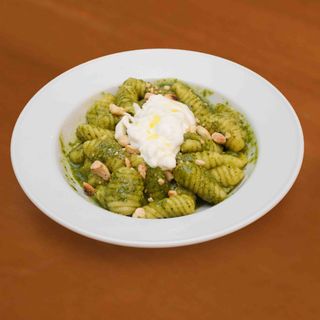 Cavatelli al pesto, Almonds & Burrata