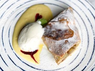 Штрудель з яблуком (220g)