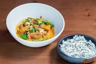 Curry rojo de cerdo ibérico y verduras.