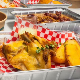 Cuarto de pollo al horno con patatas estilo caliu