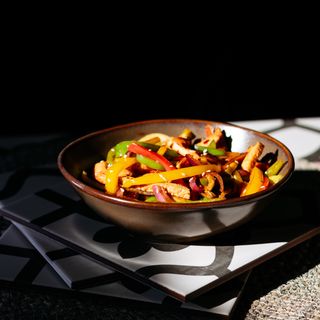 თბილი სალათი ბოსტნეულით და ქათმით / Warm salad with vegetables and chicken