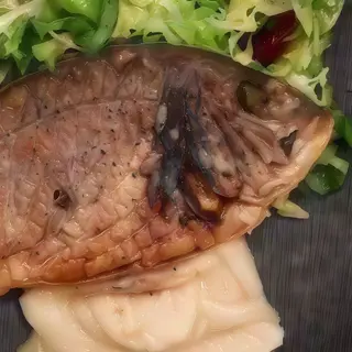 Dorada, puree ziemniaczane, zielone szparagi