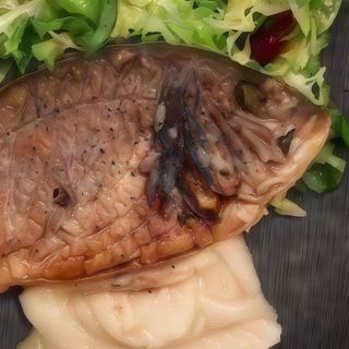 Dorada, puree ziemniaczane, zielone szparagi