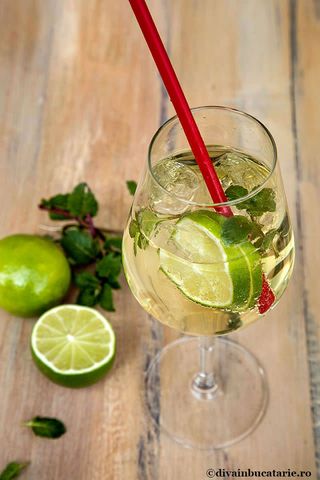 Hugo cocktail cu alcool