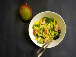 სალათი მანგოთი და კრევეტებით