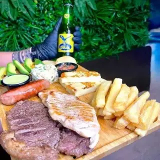 Parrillada Con Yuca Frita