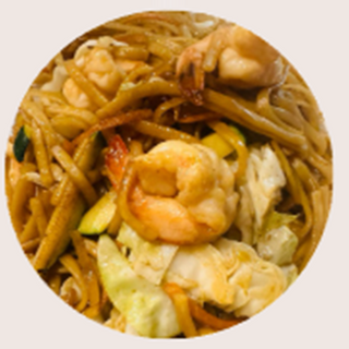 Tallarines Fritos con Gambas y Verduras