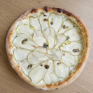 Пицца "Груша с горгондзолой"