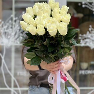 25 trandafiri albi Olandezi