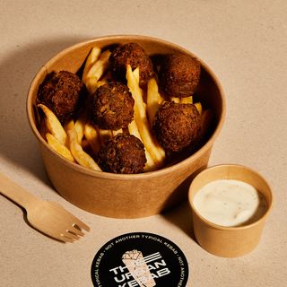 Plato Kebab de Albóndigas de Cordero con patatas